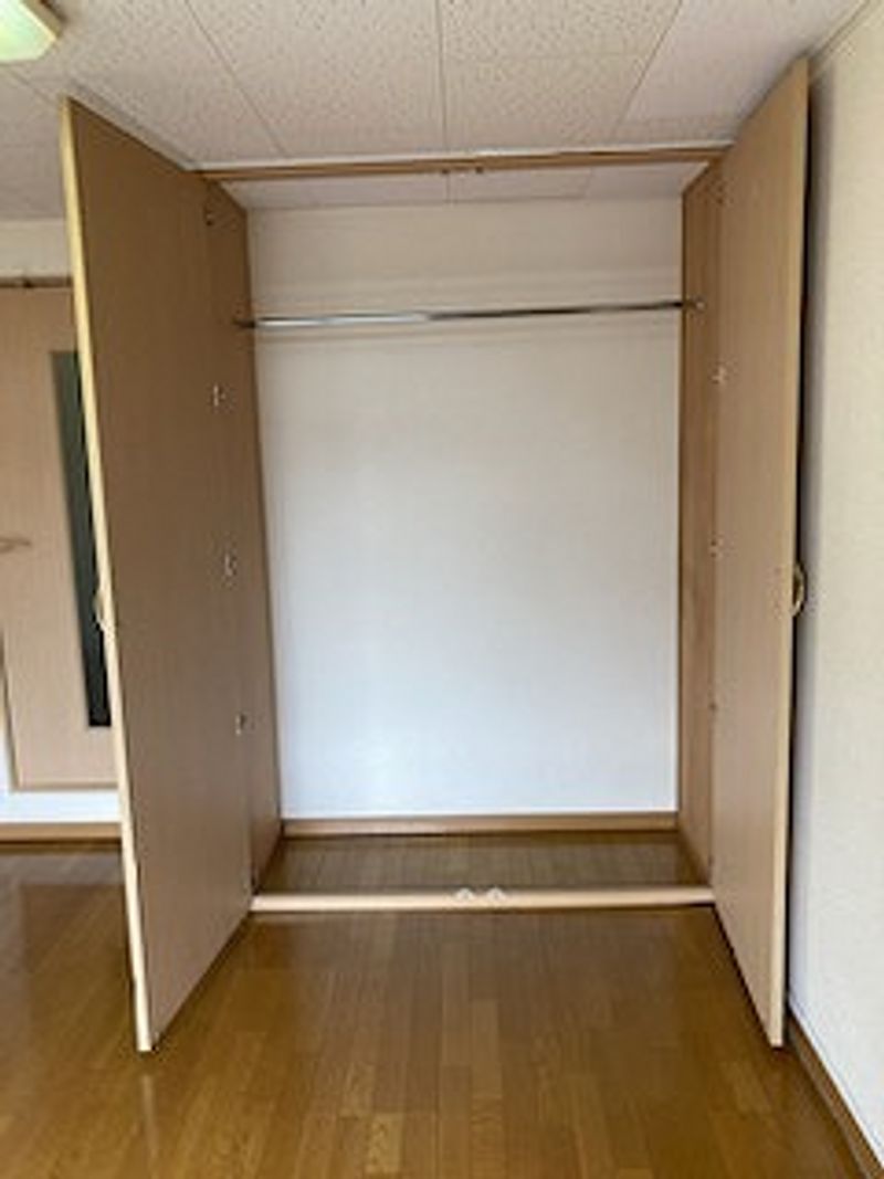 レオパレスウェストコート 収納