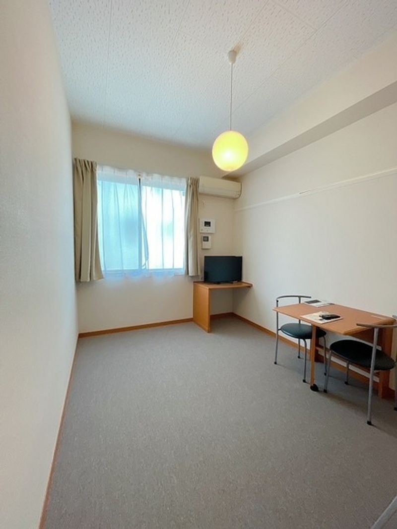 レオパレス苦楽園 居間