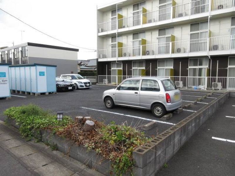 レオパレス小町Ａ 駐車場