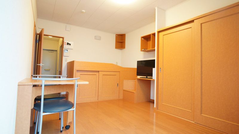 レオパレス平野屋 居間
