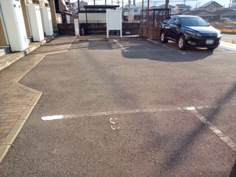 レオネクスト朱雀 駐車場