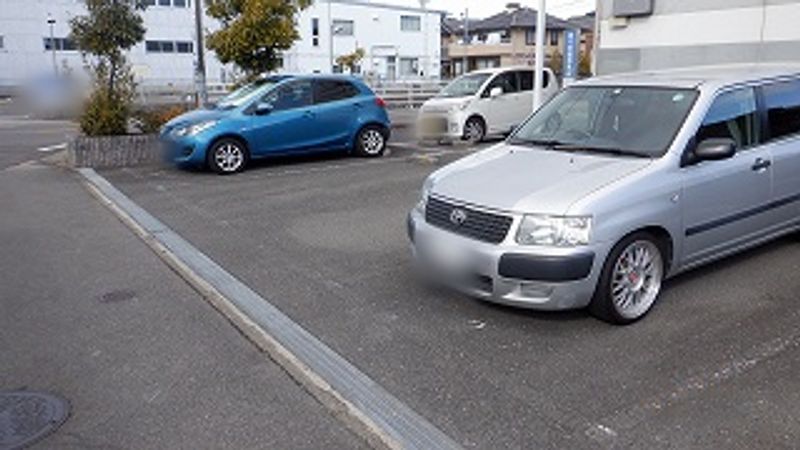 レオパレスカンフォタブル伊倉Ⅱ 駐車場