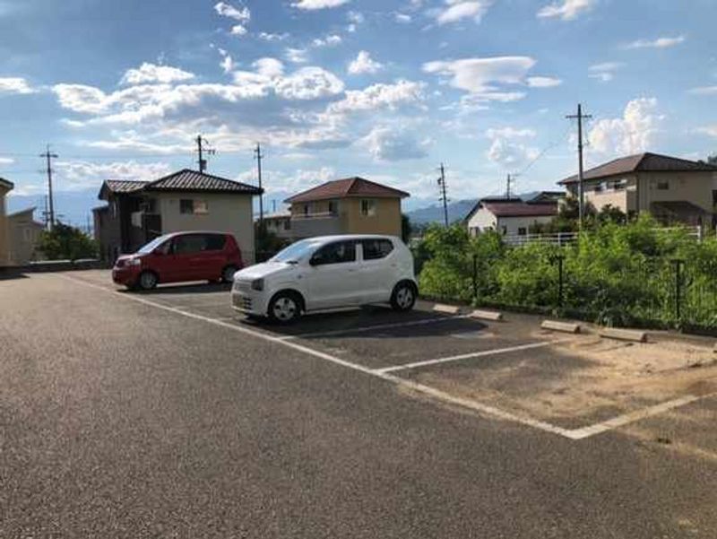 レオパレスかりがね 駐車場