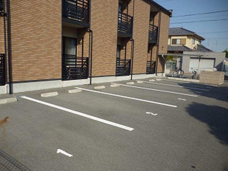 レオネクストピースフルミヅキ 駐車場