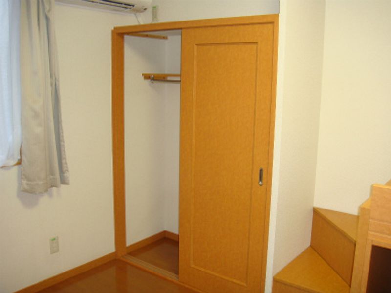 レオパレス半城土中町 収納