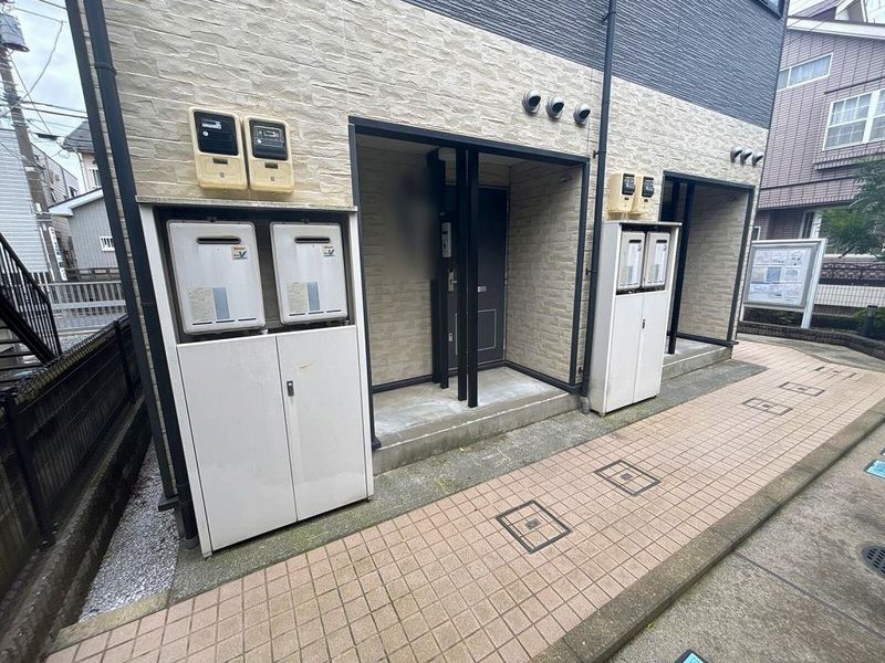 レオパレスプレミール エントランス