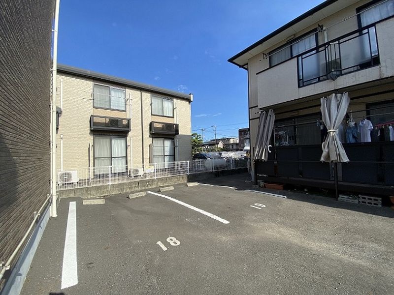 レオネクストエトワール 駐車場