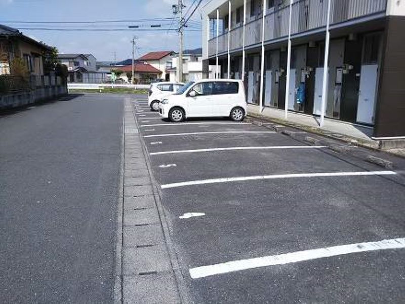 レオパレス栖 駐車場