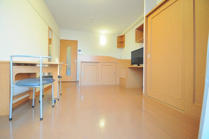 レオパレスベアート松阪 居間