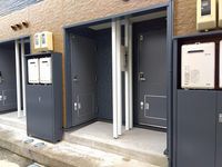 レオパレスキャッスル松波 玄関