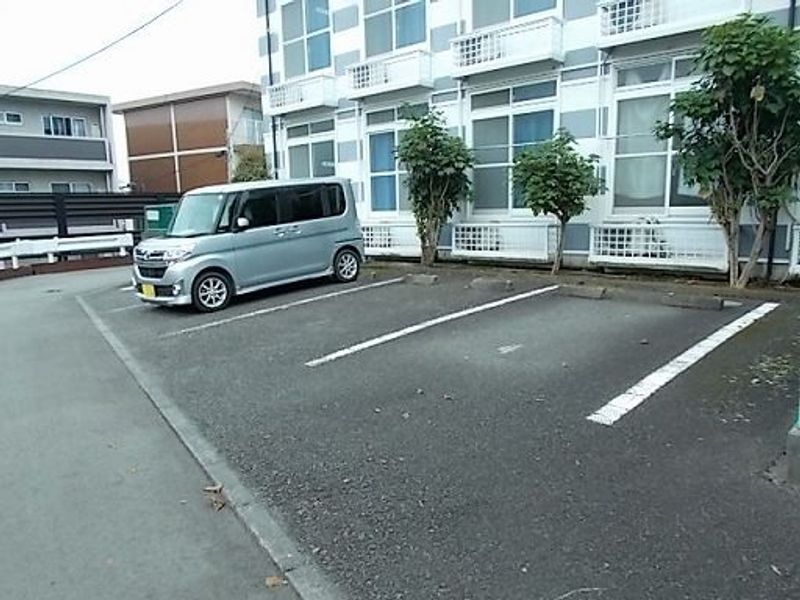 レオパレスＡＣＴ 駐車場