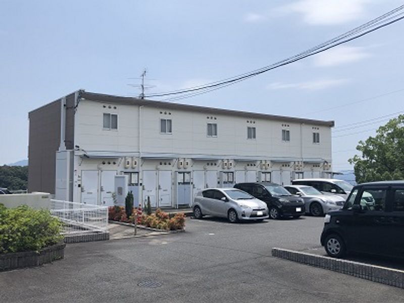 レオパレスクレストハイム 駐車場