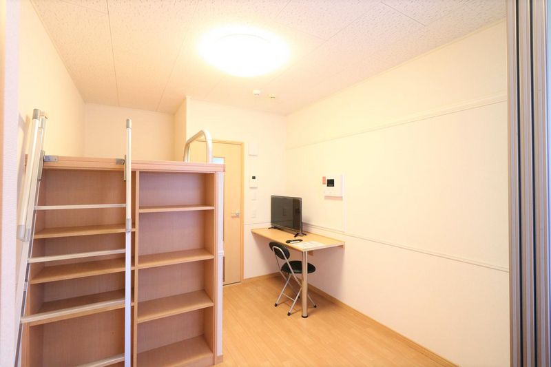 レオパレス京都鞍馬口 居間