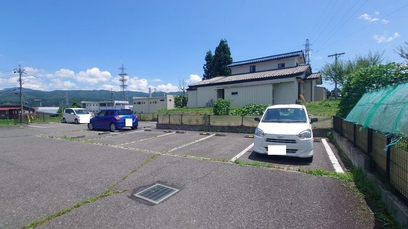 レオパレス宮木 駐車場