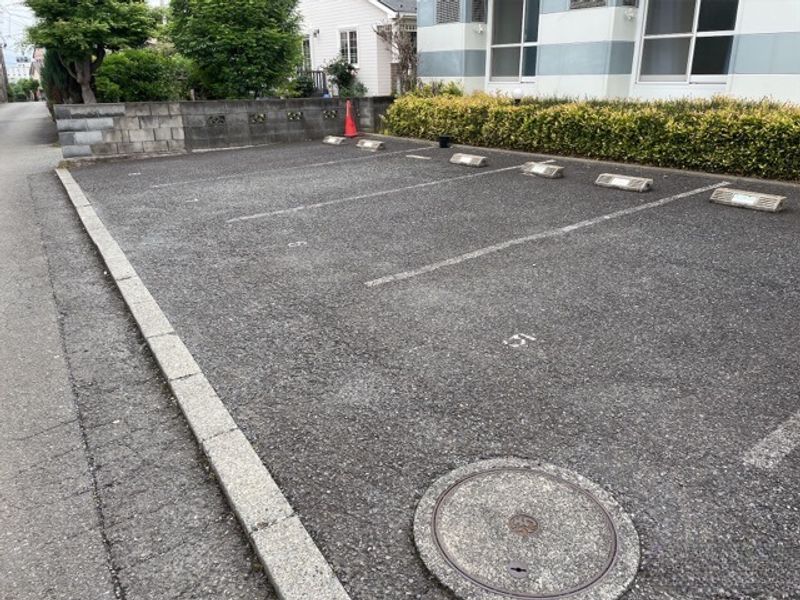 レオパレスＢ・Ｐ２４６Ｃ館 駐車場