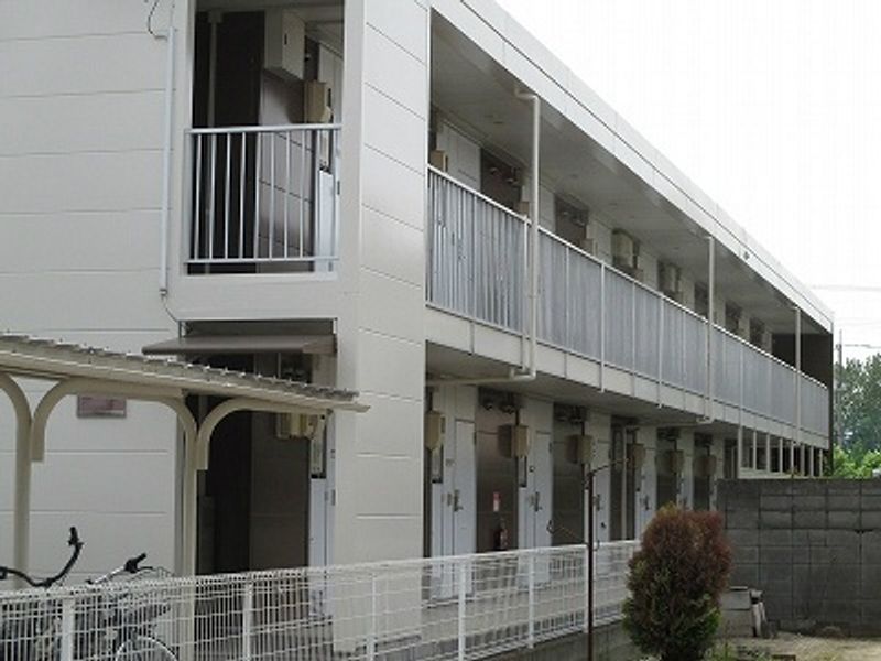 レオパレスパティオＭ 玄関