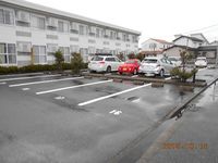 レオパレスユーカリ 駐車場