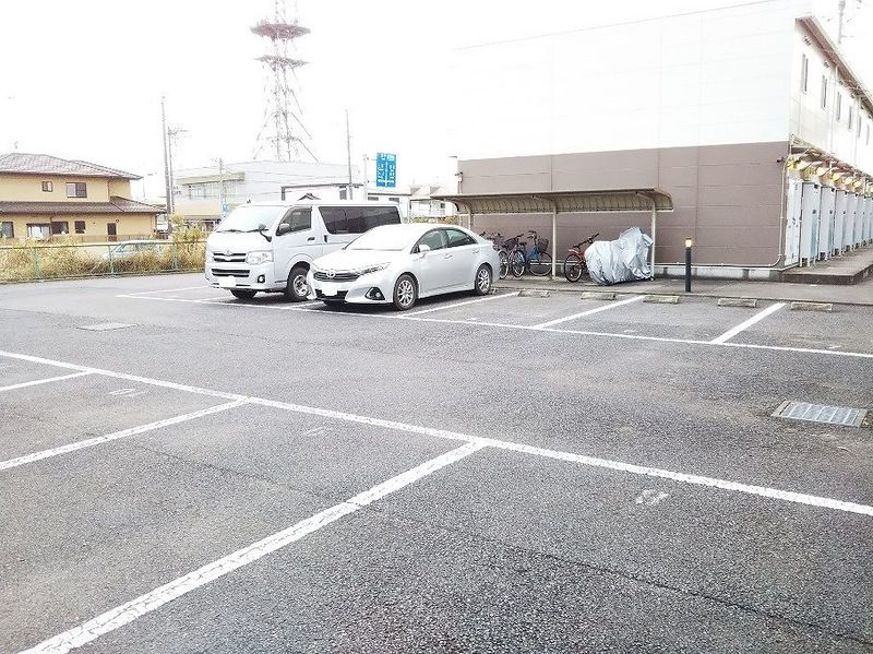 レオパレスＳＡＫＵＲＡ 駐車場