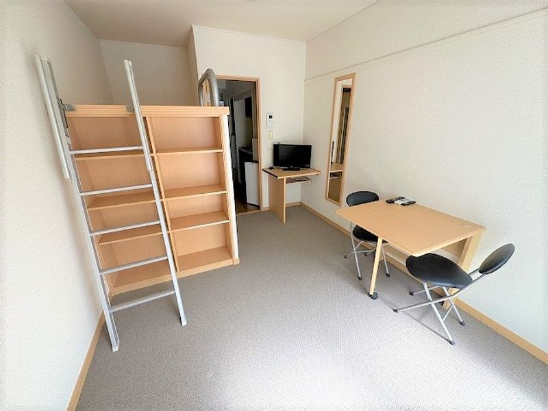 レオパレスカーネリアン片倉 居間