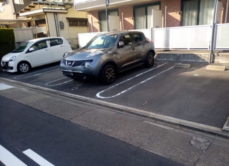 レオパレスエスペランサ 駐車場