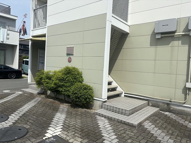 レオパレスリヴァージュ西の京 エントランス