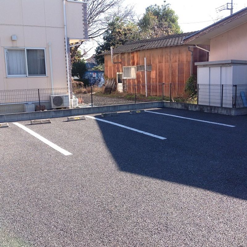 レオネクストシルクⅡ 駐車場