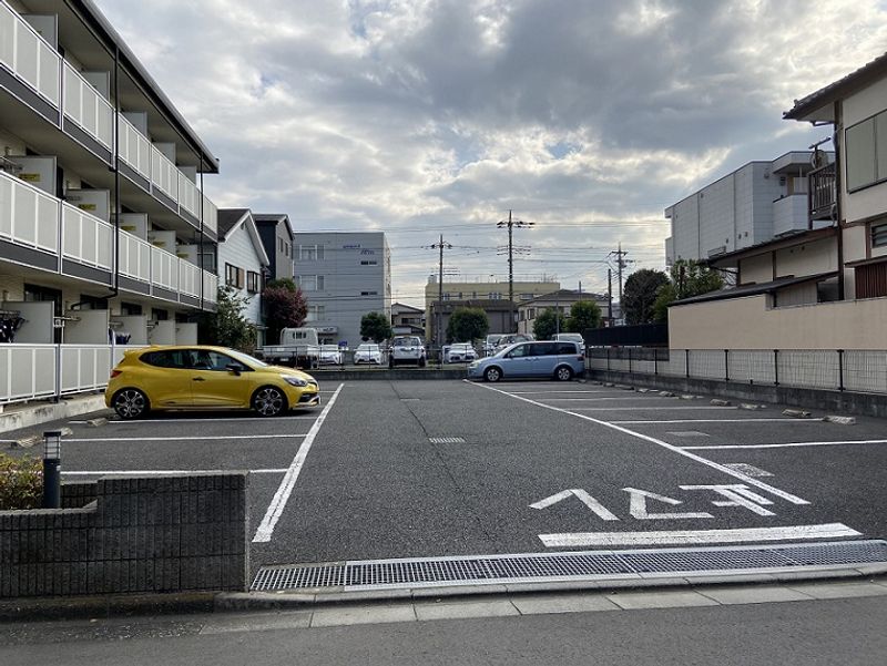 レオパレスプレジオ 駐車場