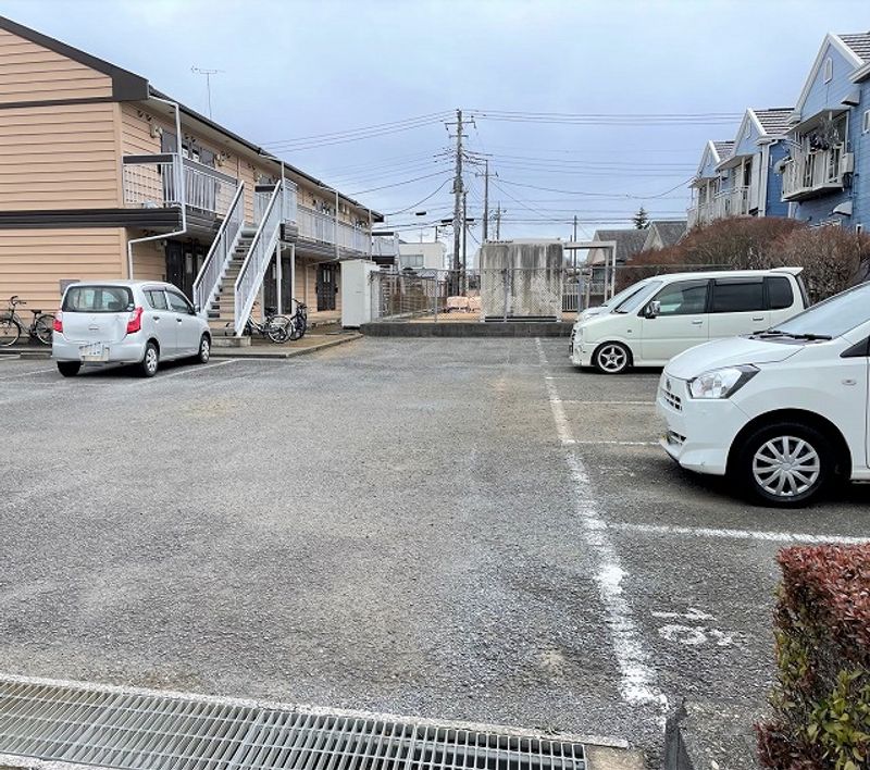 レオパレスプレステージ 駐車場