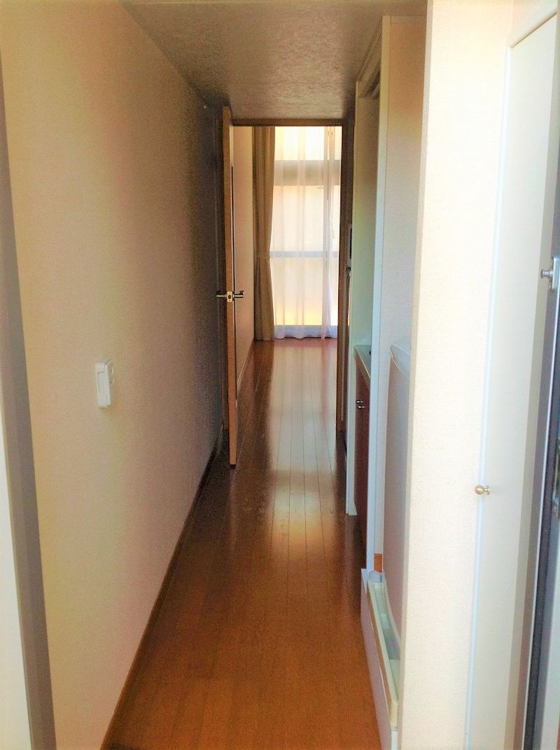 レオパレス今泉 玄関