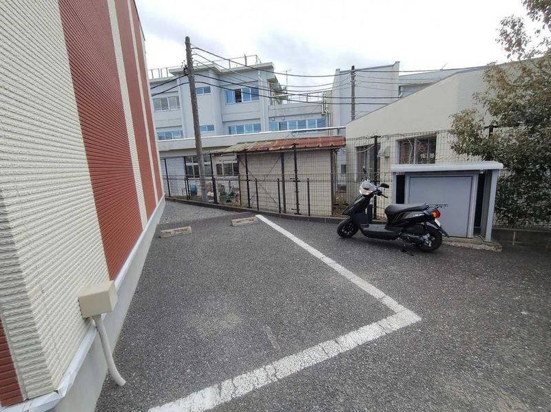 LEONEXT Oregano 주차장