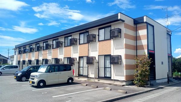 レオパレス千代　Ａ 外観