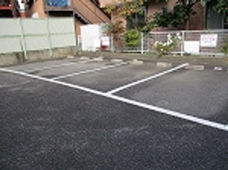 レオパレスゴロー 駐車場
