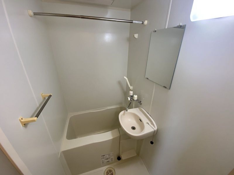 LEONEXT Meito Hon Dori West Bathroom