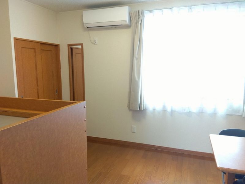 レオパレス松原 居間