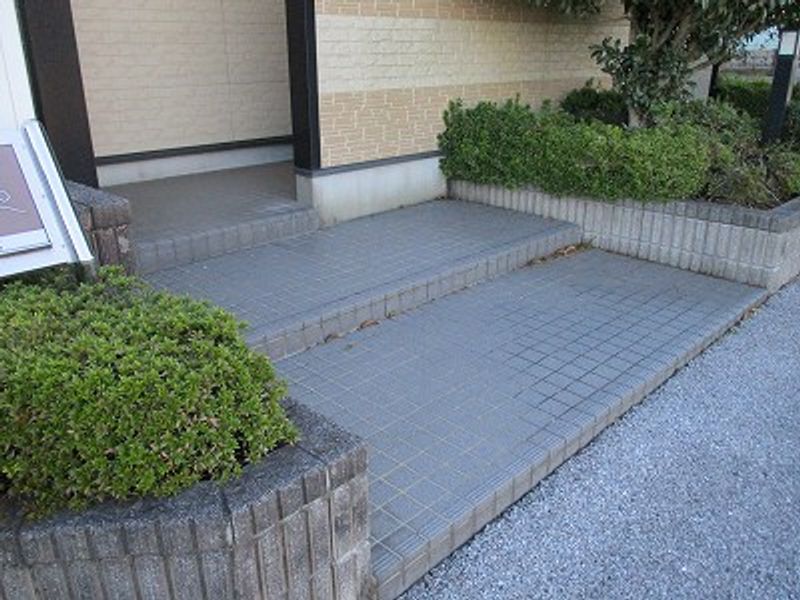 レオパレス守道館 エントランス