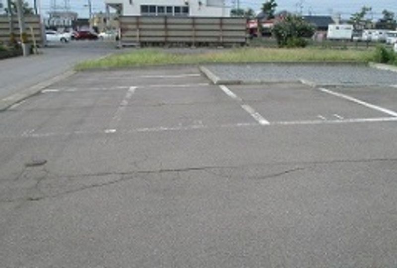 レオネクストフォーレスト中央 駐車場