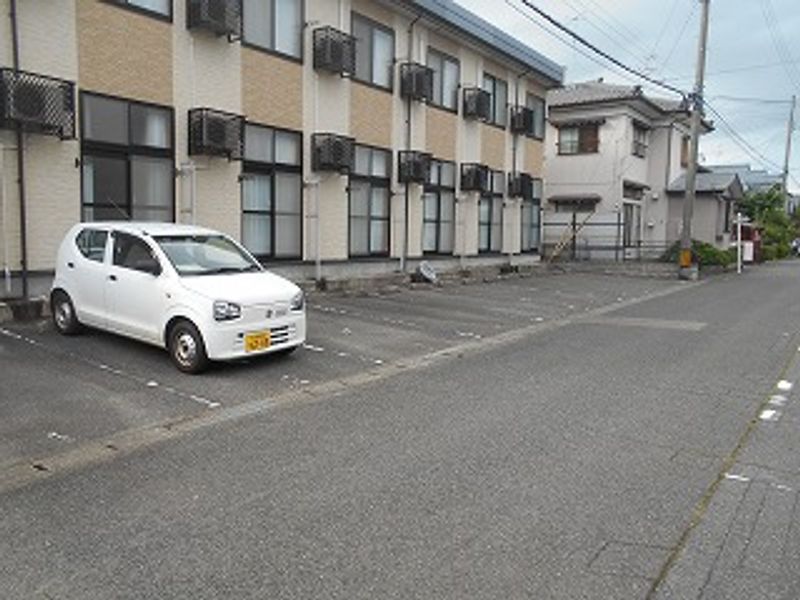 レオパレス田園 駐車場