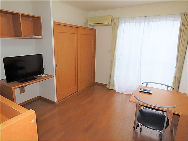 レオパレスサンクレスト 居間