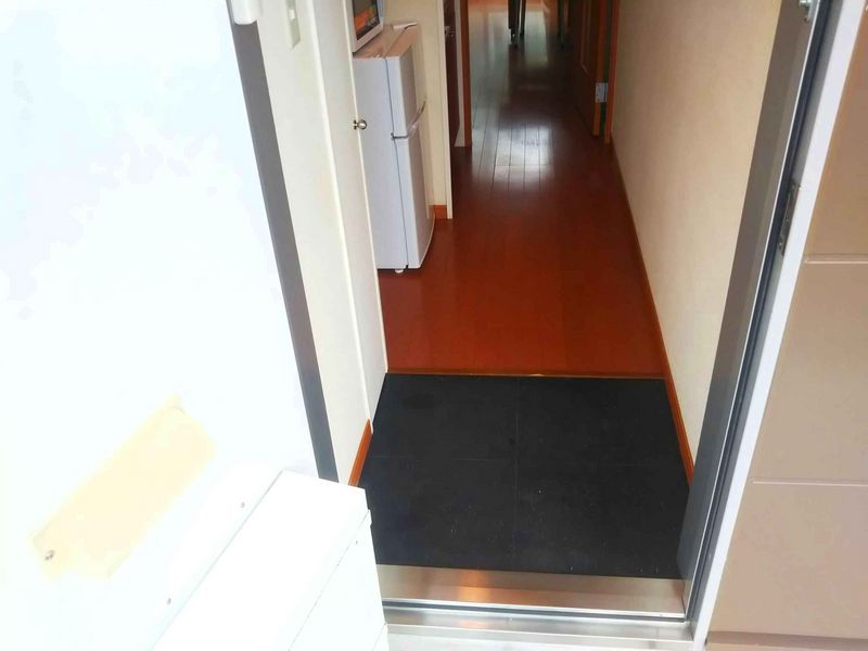 レオパレスベアージュ 玄関