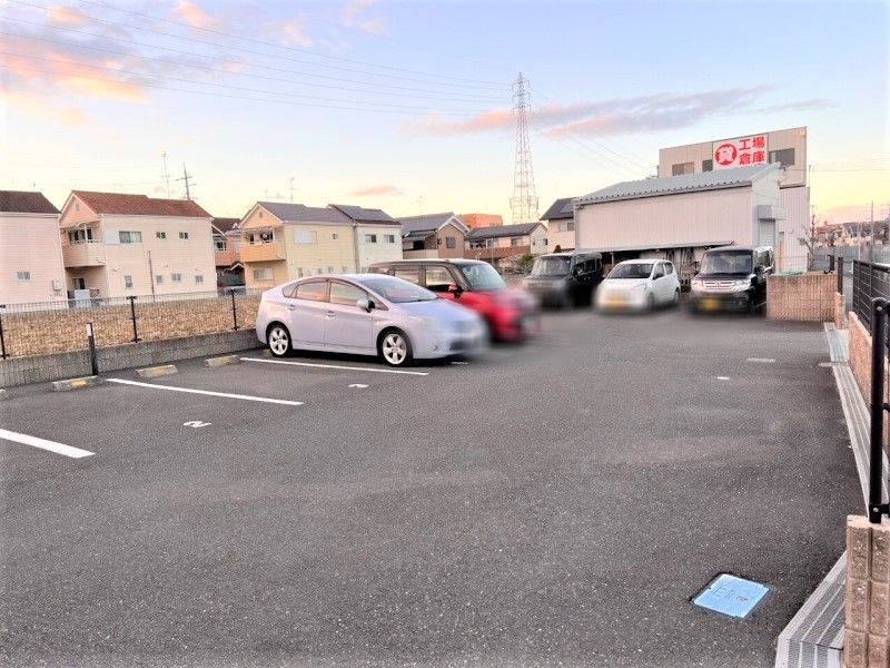 レオパレストゥインクル 駐車場