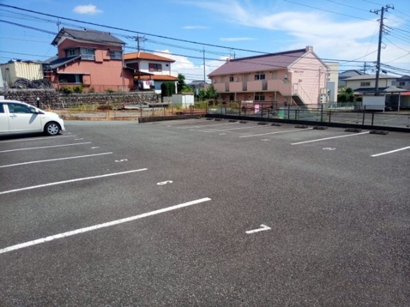 レオパレスＣｕｒｅ 駐車場
