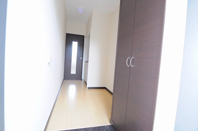 レオパレス萩の台 玄関