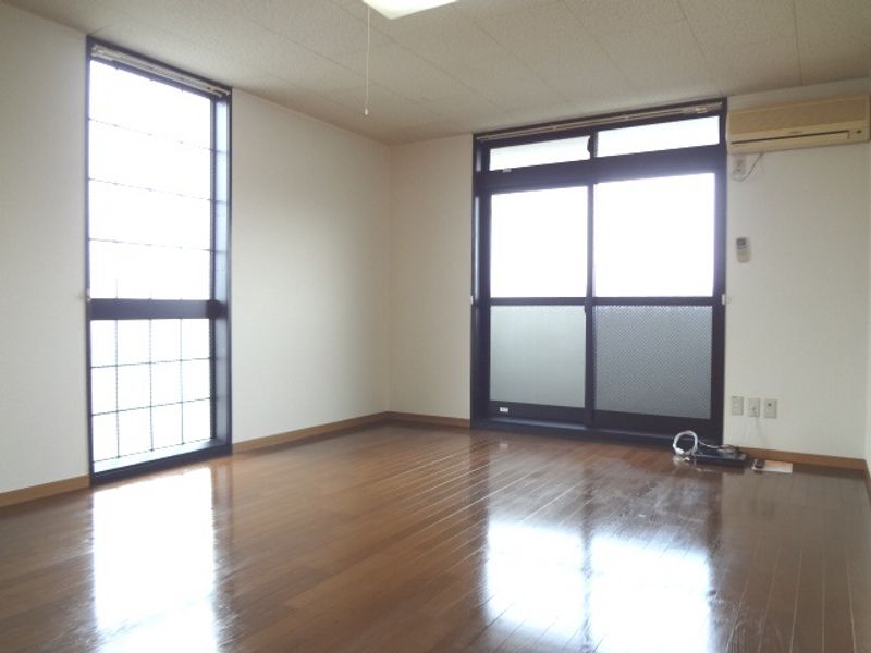 レオパレス梶栗 居間
