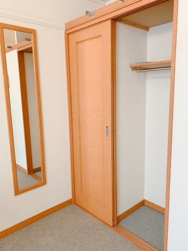 レオパレスＺｅｐｈｙｒ 収納