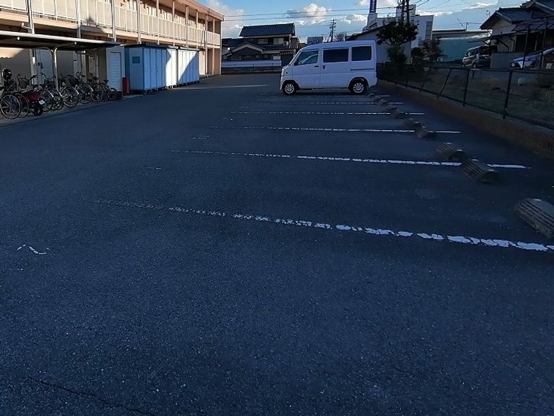 レオパレスＬｅ　Ｄｅｐａｒｔ２１ 駐車場