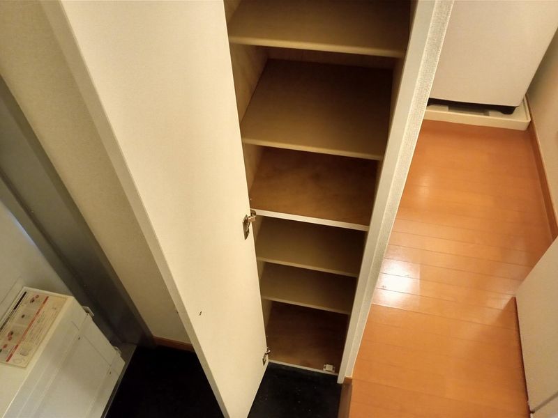 レオパレス宮城郷 玄関