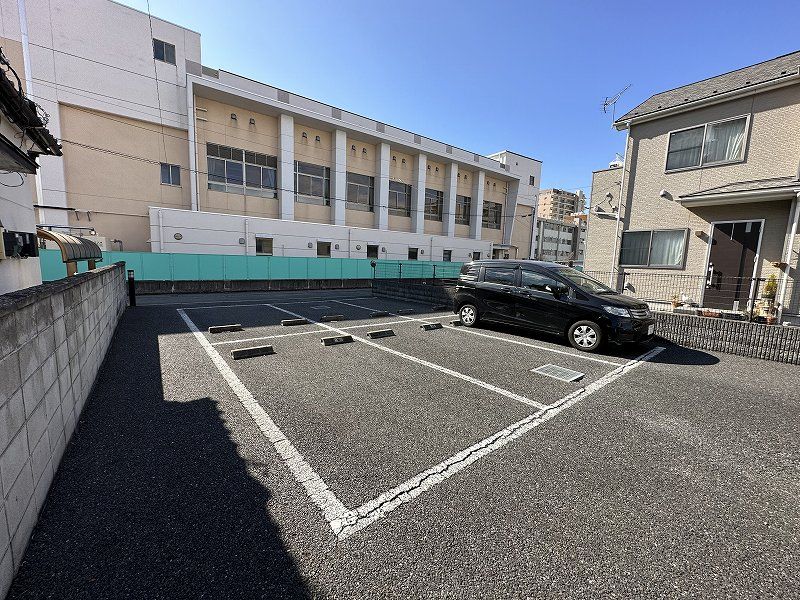 レオパレスコンフォートヒルズ 駐車場