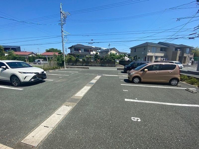 レオパレスサンバードＡ 駐車場