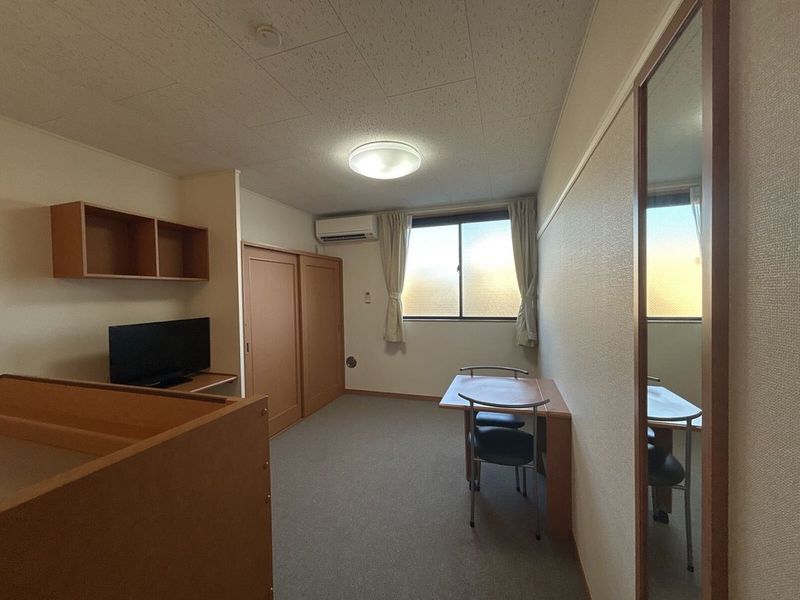 レオパレスルミエール 居間