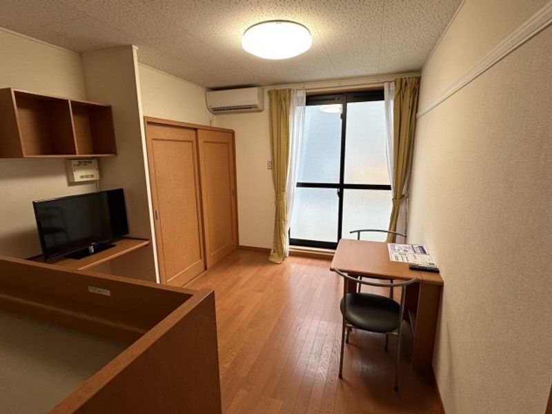 レオパレスアダージョ 居間